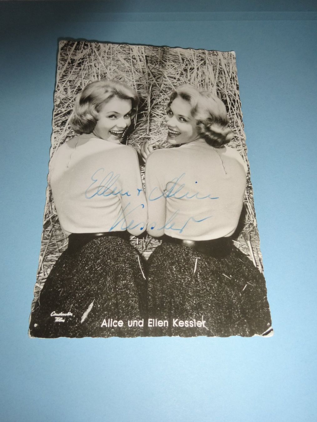 Autografi: Autogrammkarte Alice und Ellen Kessler – Usato da Neerach venduto da jenny062