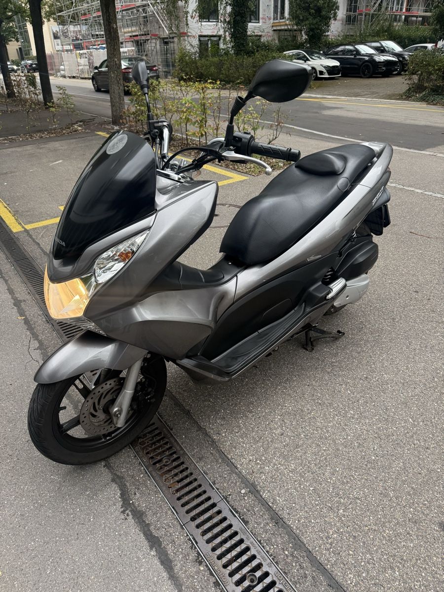 Honda Scooter: HONDA PCX 125 CC – Usato da Winterthur venduto da Fabio_46 1