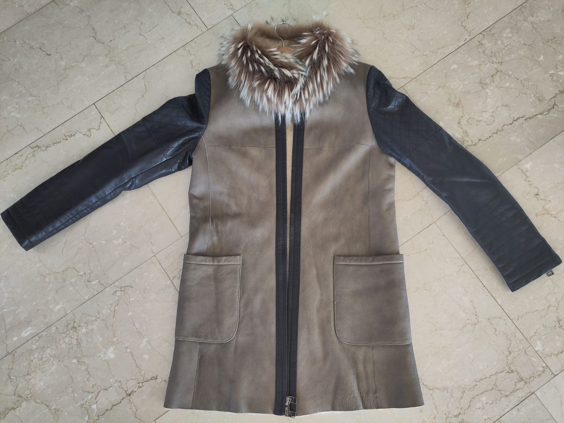 Cappotti: Manteau LEONARDO en cuir avec fourrure – Usato da Lausanne venduto da HelenaK 1