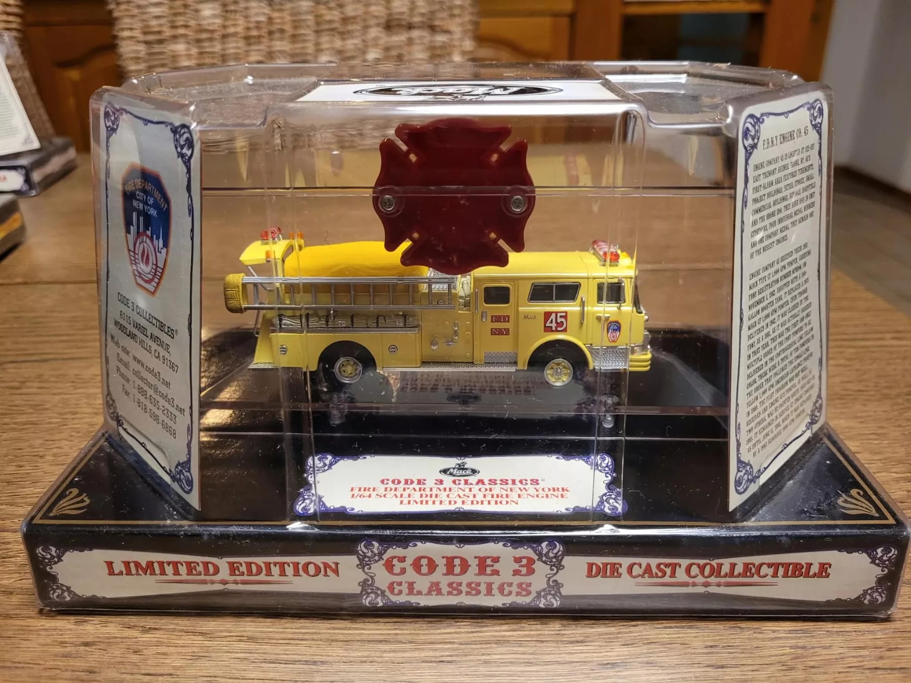 Modellautos: Code 3 Classics FDNY Mack Pumper 1:64 Gelb – Selten – Neu und originalverpackt aus Sonceboz-Sombeval von ter_9rc5 1