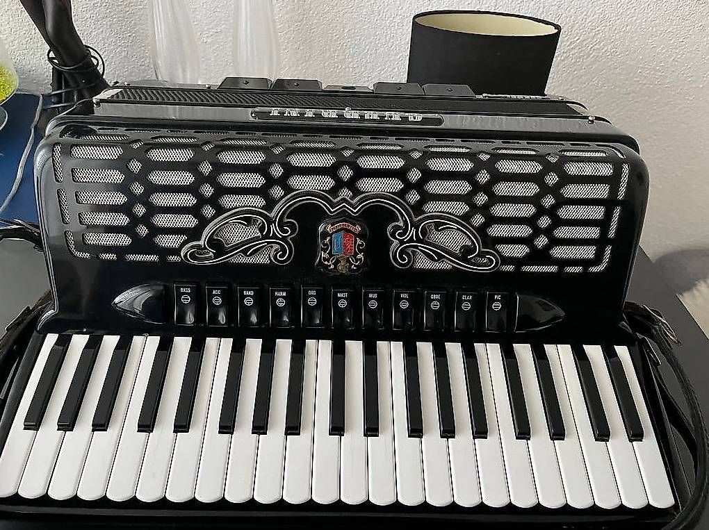 Strumenti musicali: Akkordeon Guerrini – Usato da Kriens venduto da vikendica15 3