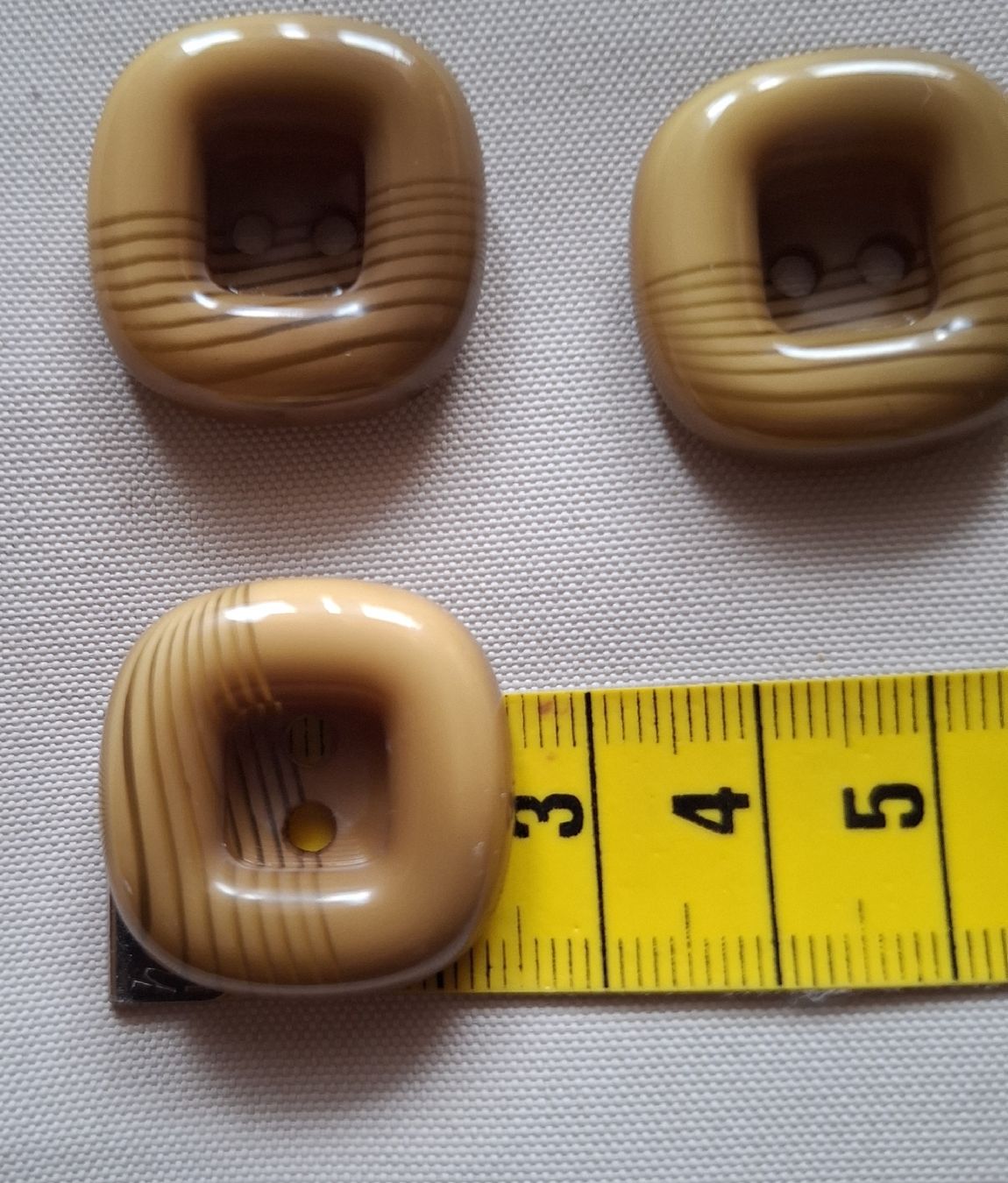 Boutons: 3 Stück Knöpfe, 25 mm. – D'occasion à Dietikon par Hirschkopf 4