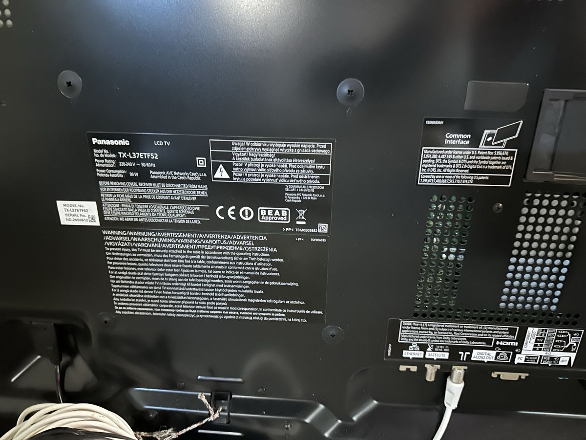 Panasonic Appareils TV: Panasonic LCD Fernseher plus Philips DVD Player – D'occasion à Buttikon SZ par TamaraS01 2