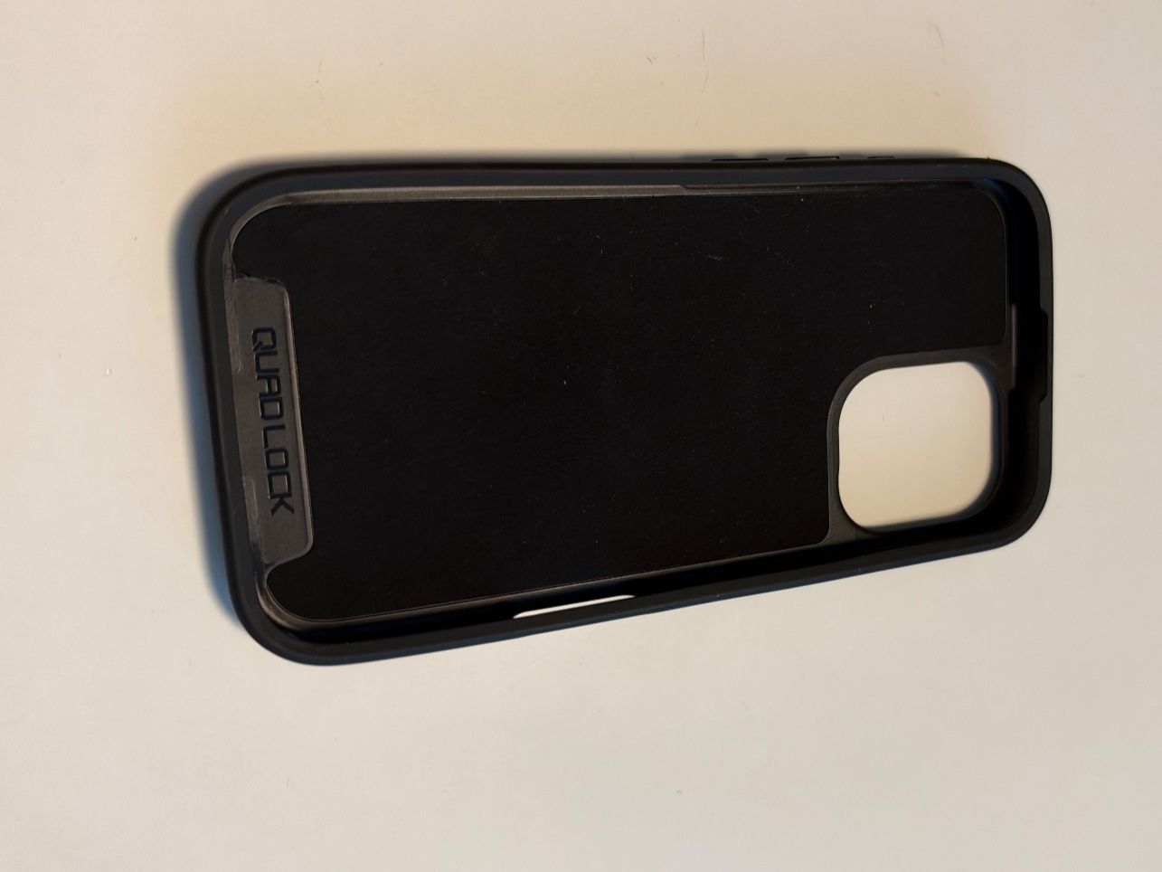 Quad Lock Coques & Protection écran: QuadLock Case - Apple iPhone 16 - neuwertig – D'occasion à Zürich par bananajoe1986 2