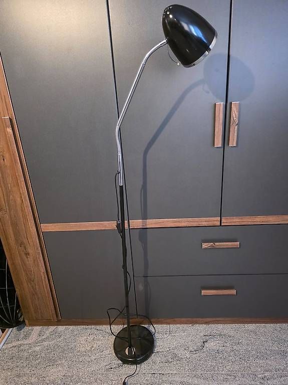 Lampen: Stehlampe Schwarz – Gebraucht aus Siebnen von mar_n7g9