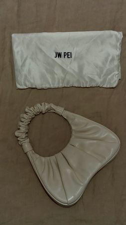 JW PEI Gabbi Hobo Bag in Elfenbein - fast nie getragen