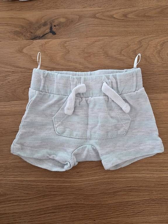 Hosen: 2 x Kurze Hosen Gr. 56 – Gebraucht aus Baden von TA2222 1