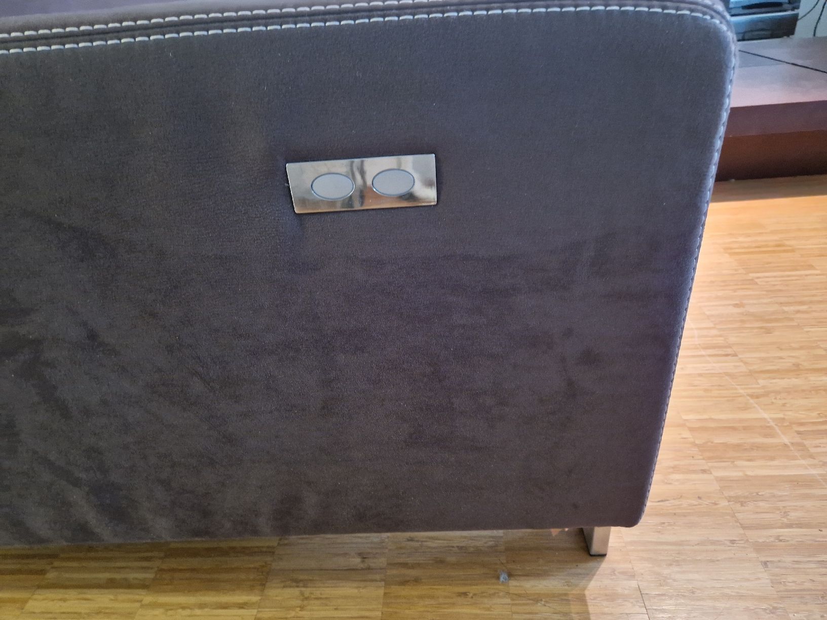 Divani: Gemütliche 3-Sitzer Couch ,Wildleder mit Relaxfunktion – Usato da Wittenbach venduto da garbis 1