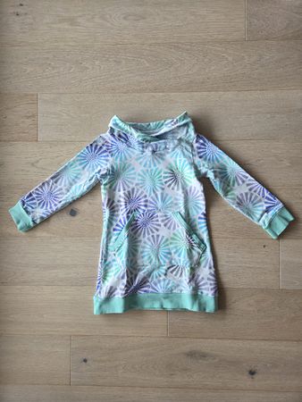 Handmade Hoodiekleid mit Bauchtasche und Wickelkragen, Gr.98