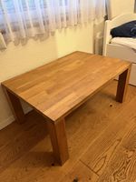 Wohnzimmertisch aus Eichenholz massiv und gut erhalten