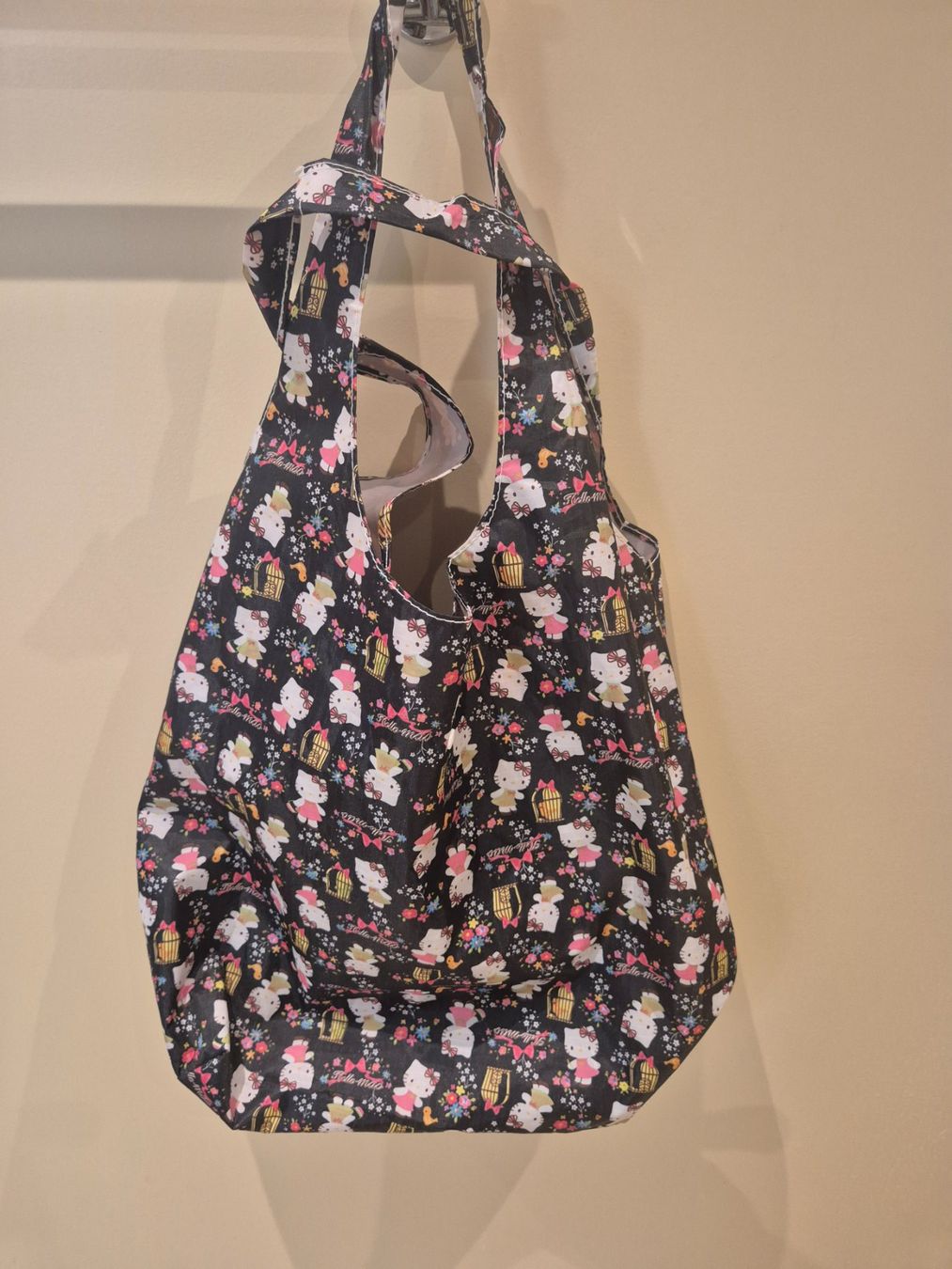 Hello Kitty Borse: Hello Kitty Einkaufstasche schwarz – Usato da Dietikon venduto da grafad