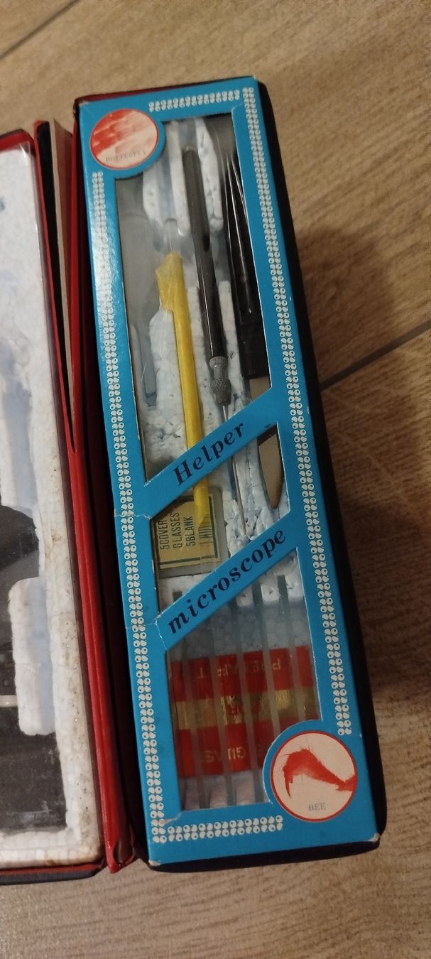 Microscopi: Microscope vintage avec lumière 750x + accessoires rare, – Nuovo e nell'imballaggio originale da Genève venduto da Octo-puces 1