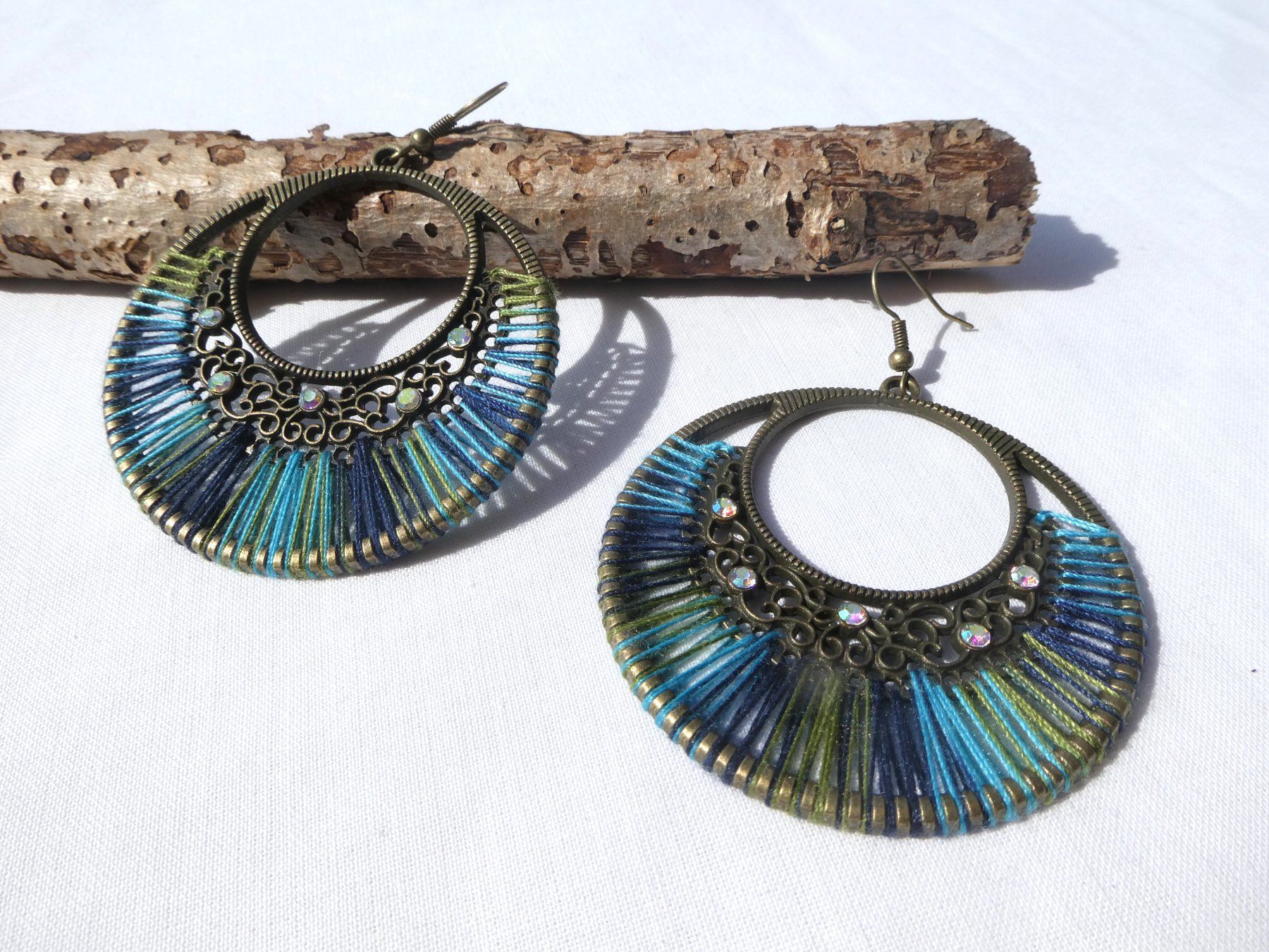 Orecchini pendenti & Orecchini a lobo: Boho Ethno-Style, Bunte Fadenspanntechnik / NEU – Nuovo (secondo la descrizione) da Gattikon venduto da kaandooh 1