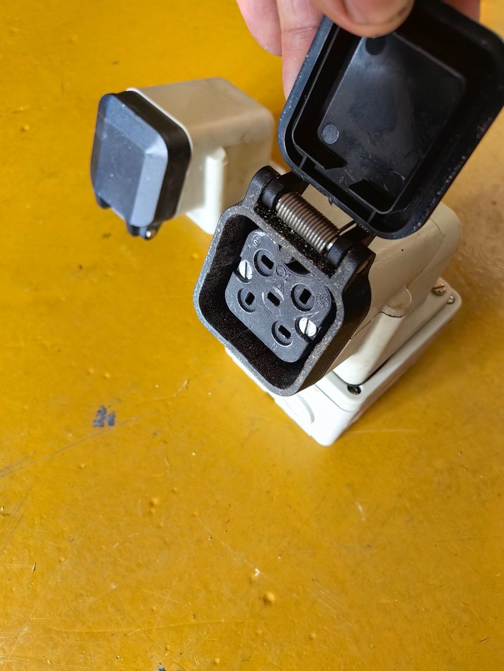 Stecker: I 15 Steckdose Aufputz 16A 5 Polig – Gebraucht aus Turbenthal von Basar50