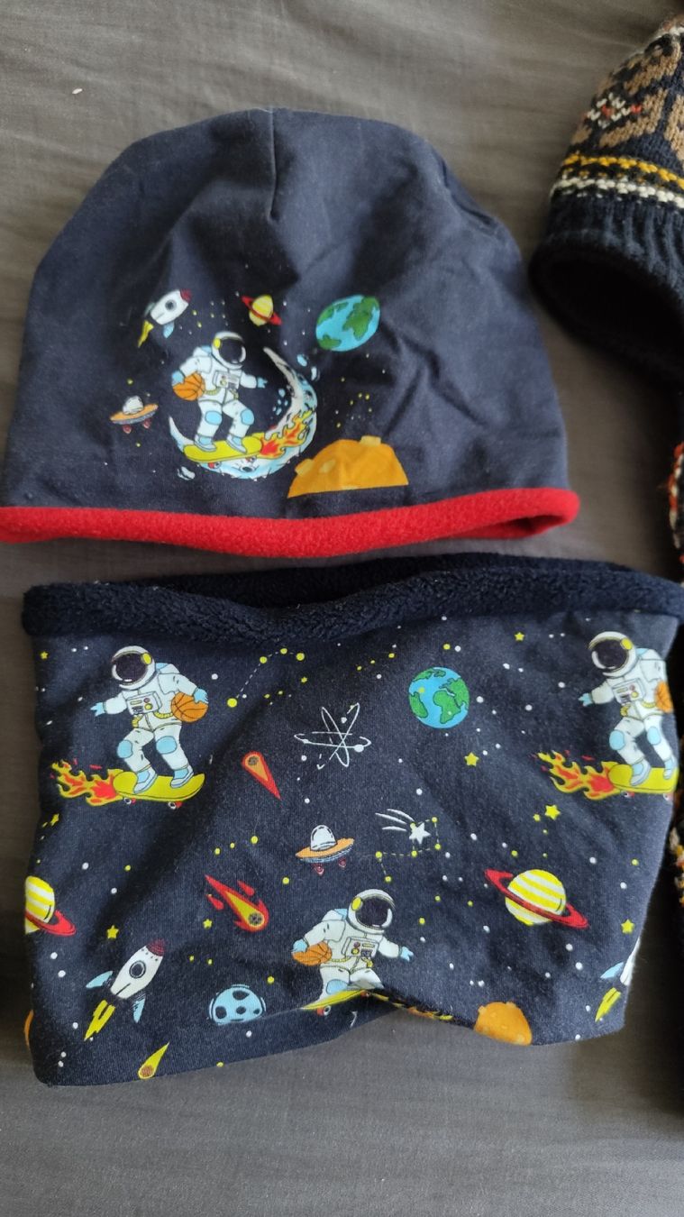Lotti & Set di vestiti: Kinder Mütze und Schal – Usato da Basel venduto da Universe.