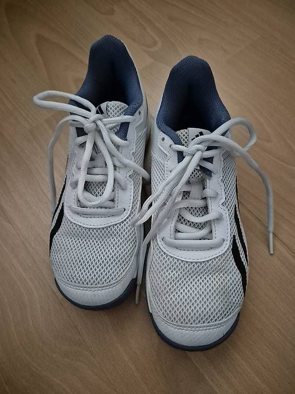 Chaussures garçon: Tennisschuhe Adidas – D'occasion à Triesen par zar_6tss 2