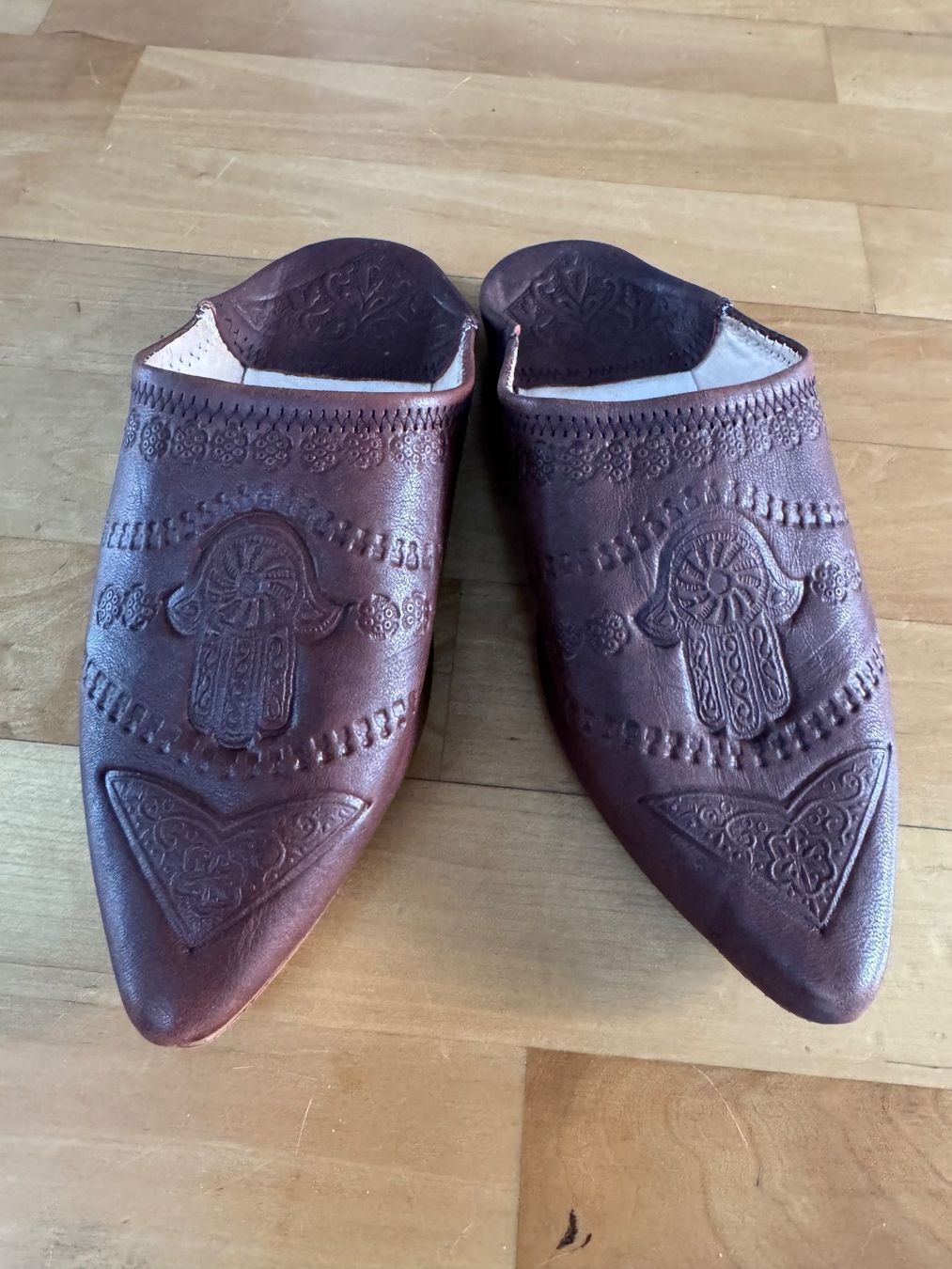 Scarpe da donna: Bezaubernde Handmade Leder Babouches mit Muster NEW – Nuovo (secondo la descrizione) da Mägenwil venduto da Dascha69 1