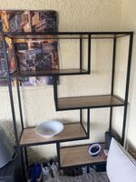 Scaffale con struttura in metallo