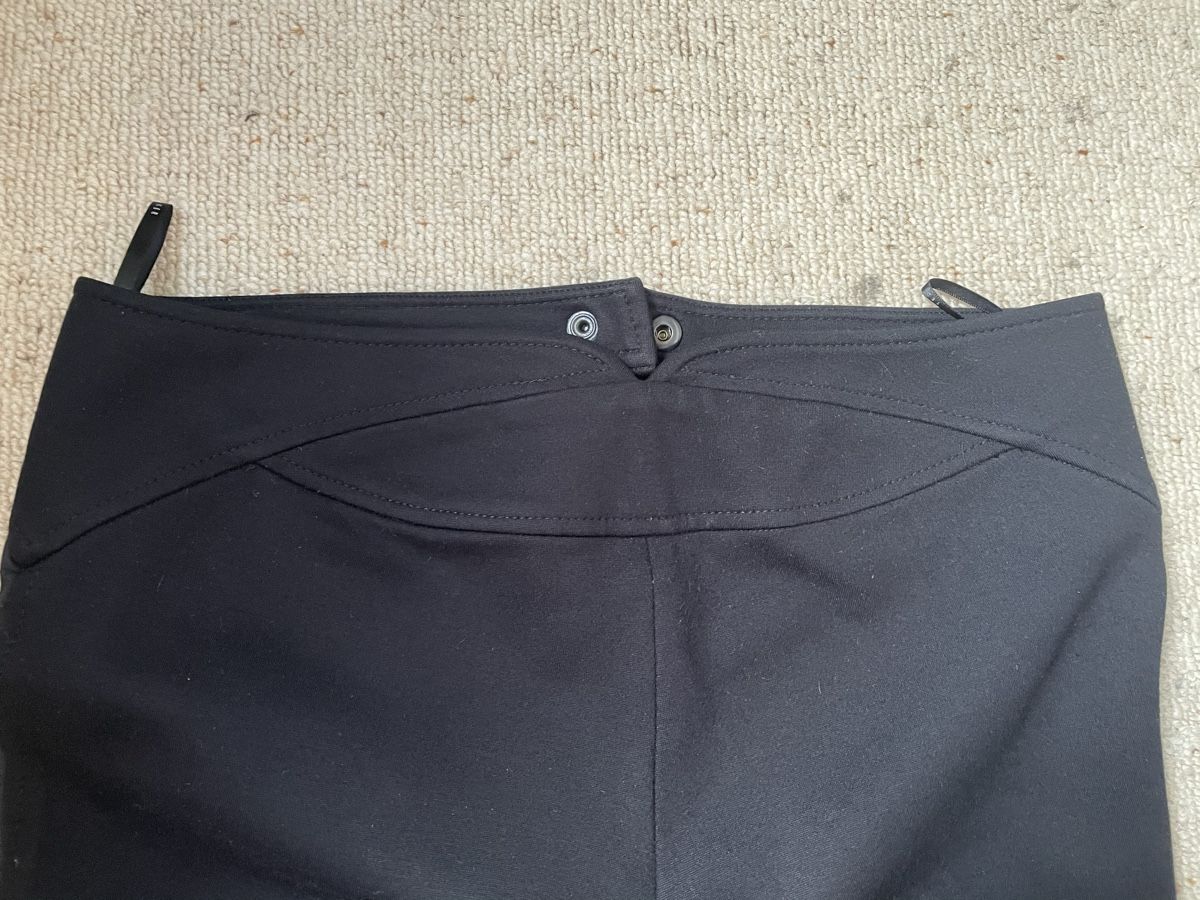 Ted Baker Pantaloni: Ted Baker black elasticated fitted trousers / leggings XS – Usato da Embrach venduto da lau_2gtp 2