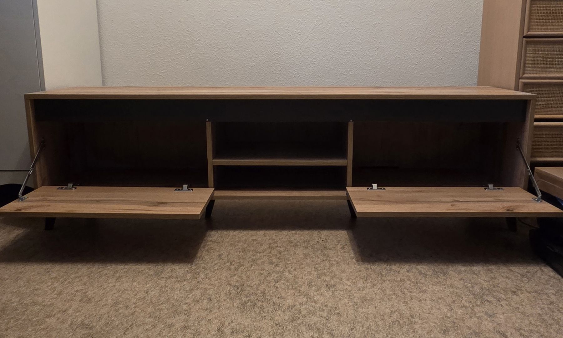 TV Möbel: Sidebord  Holzoptik mit Klappen und offene Fächer – Gebraucht aus Lyss von yil_f8xt 2