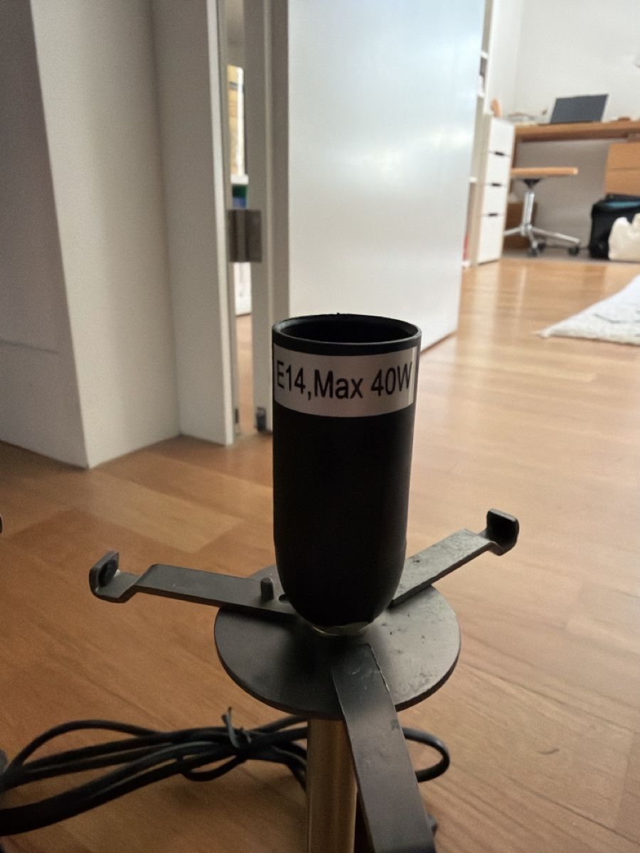 Lampade: Zwei Tischlampen Messing Sockel E14 max 40W mit Schalter – Usato da Zürich venduto da Akihikox3 4