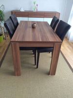 Esstisch, Sideboard und Stühle in Nussbaumoptik