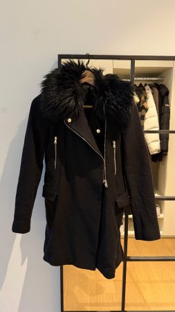 Schwarzer Mantel, Zara, XS, mit Kunstfellkragen