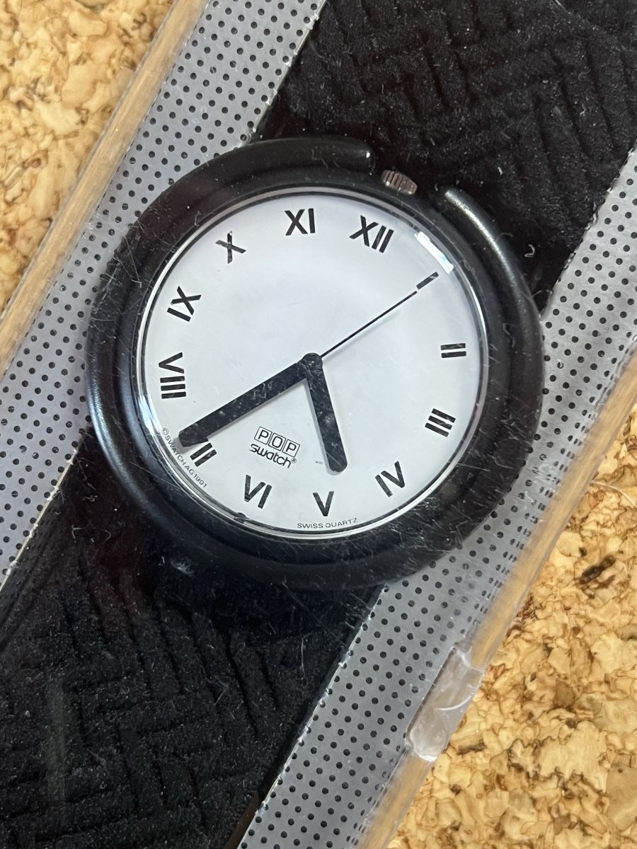 Swatch Uhren: Swatch POP Black ( läuft) – Gebraucht aus Basel von bellespirit