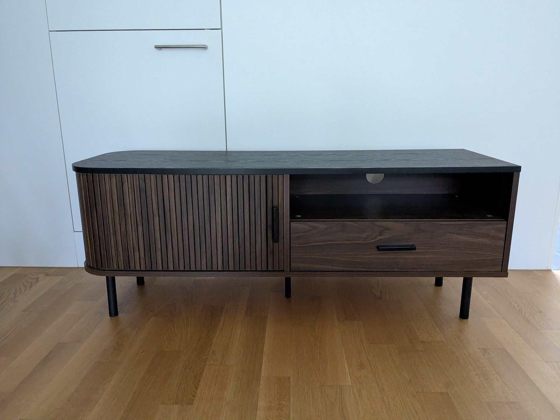 Beliani Meubles TV: TV Möbel in Nussbaumoptik – D'occasion à Bern par ced_xq8r