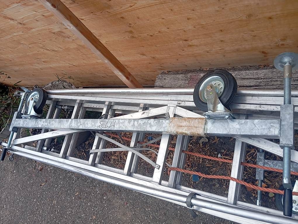 Leitern: Leiter Aluminium mit Rollen gebraucht – Gebraucht aus Basel von Petergunn 4