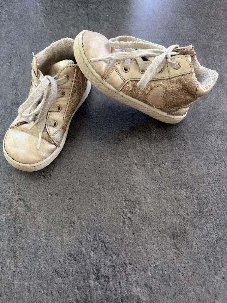 Scarpe per ragazze: Chaussures dorées fille, taille 24 – Usato da Liddes venduto da Couik