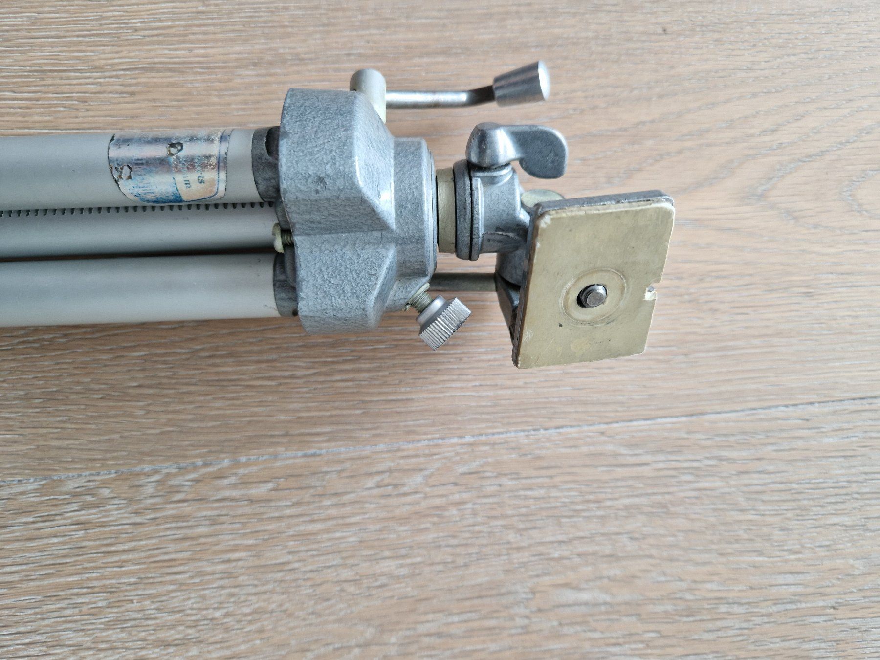 Treppiedi & Teste: Vintage-Stativ der Marke Star D – Usato da Fehraltorf venduto da frschele 3