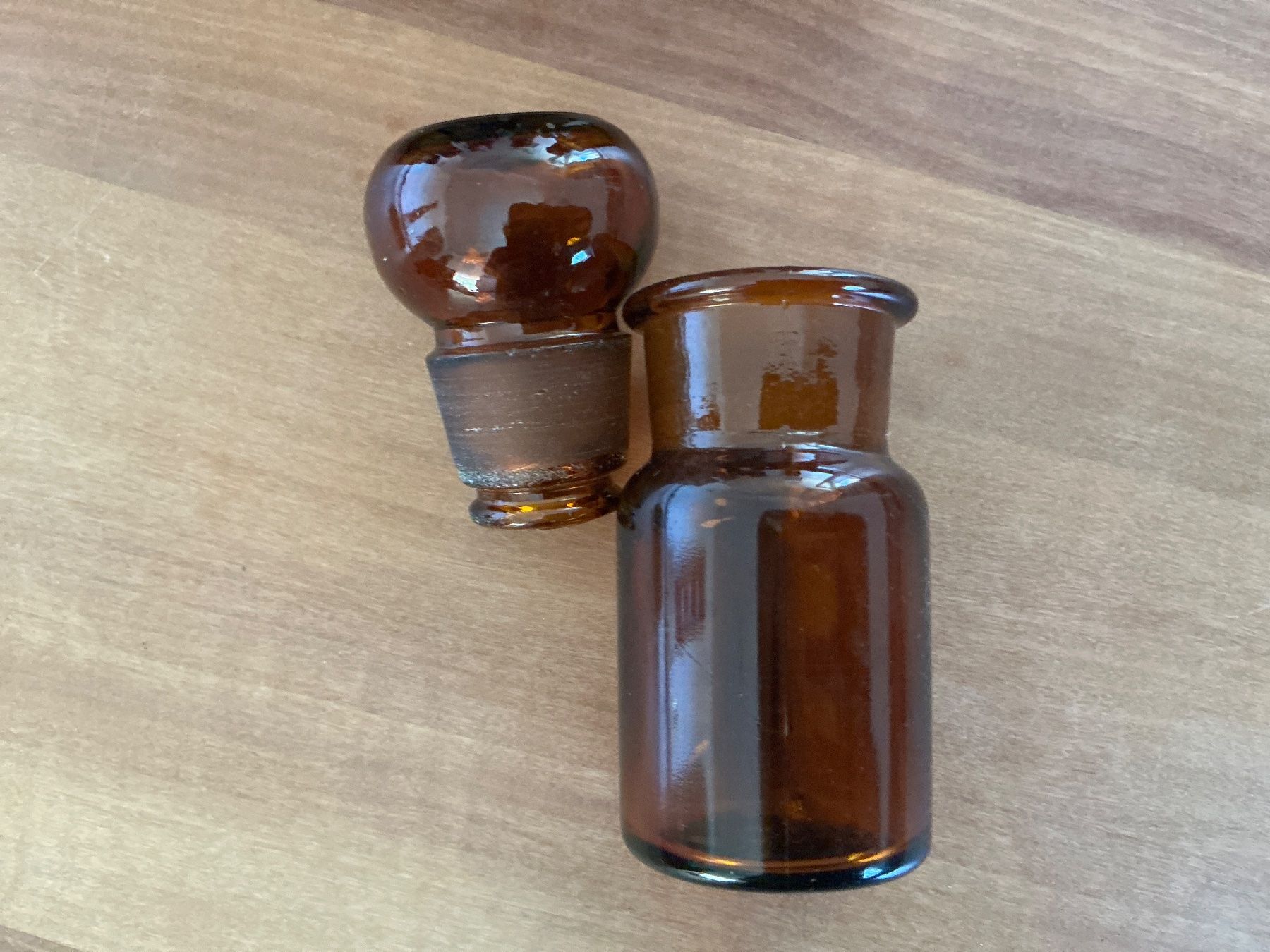 Matériel de laboratoire: Braune Glasfläschchen – D'occasion à Kirchenthurnen par Gluecksbrief 2