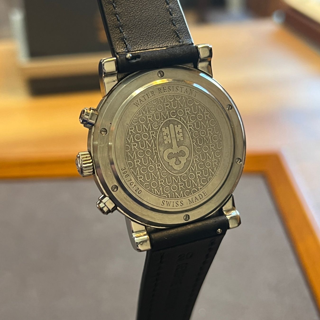 Corum Orologi: FLASH SALE Corum Romulus Chronograph Full Set 396.701.20 – Usato da Carouge GE venduto da Watchaser 4