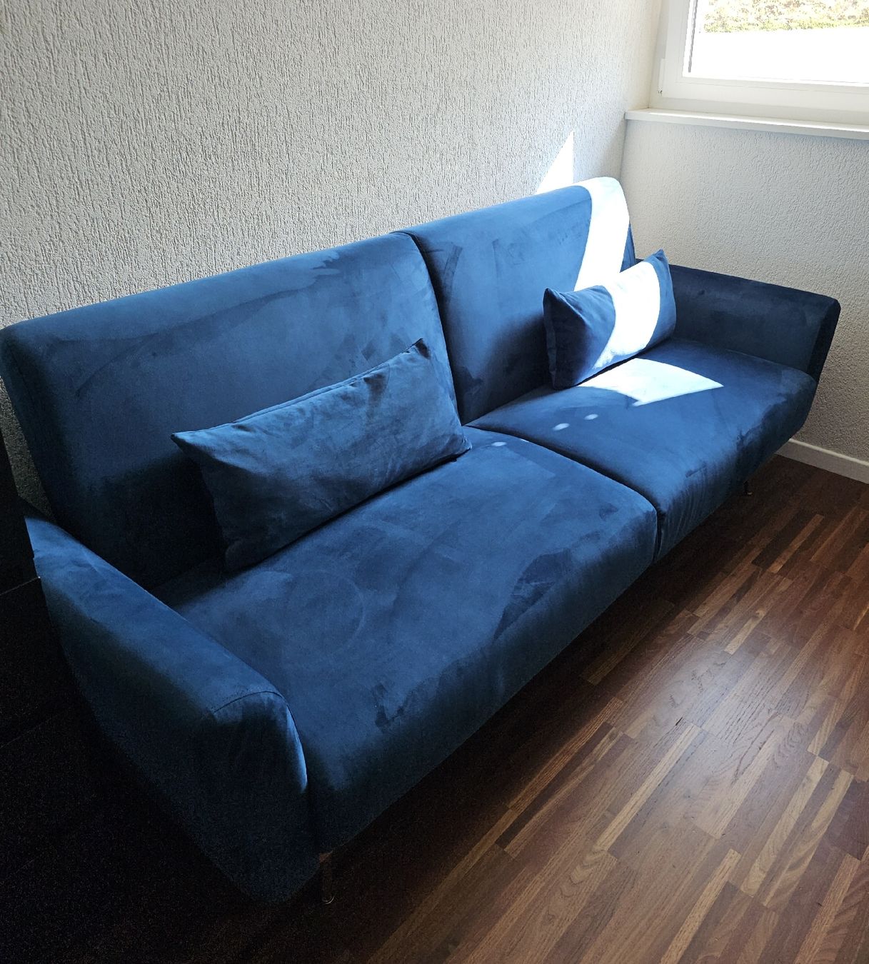 Beliani Divani: Canapé Beliani Eina bleu marine velours  – Usato da Attalens venduto da mar_rq8k