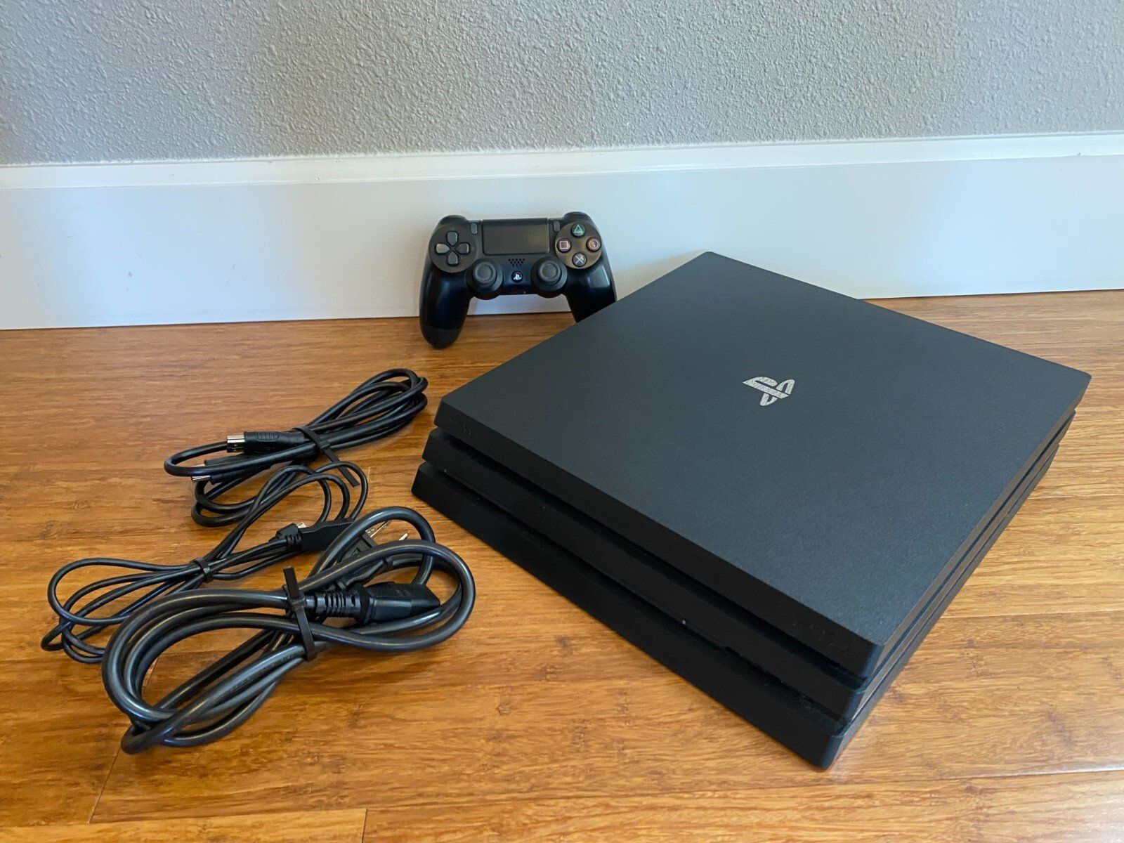 Sony Konsolen: Ps4 Pro 1TB – Gebraucht aus Oberwil BL von Petermib
