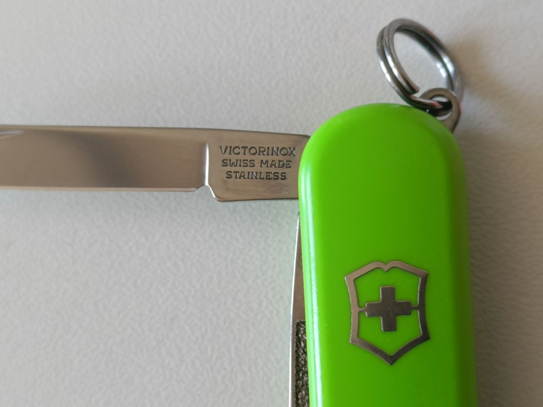 Victorinox Coltelli tascabile: Super Petits couteau Victorinox classic Vert comme Neuf – Usato da Vernayaz venduto da pet_qh5r 2