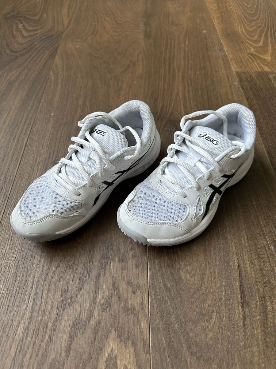 Scarpe per ragazzi: ASICS Hallen-Handball Schuhe Gr. 34.5 – Usato da Muntelier venduto da sandberg5