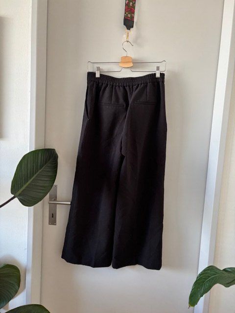 H&M Pantaloni: Schwarze Weite Hose – Usato da Zürich venduto da CoCos_Closet 2
