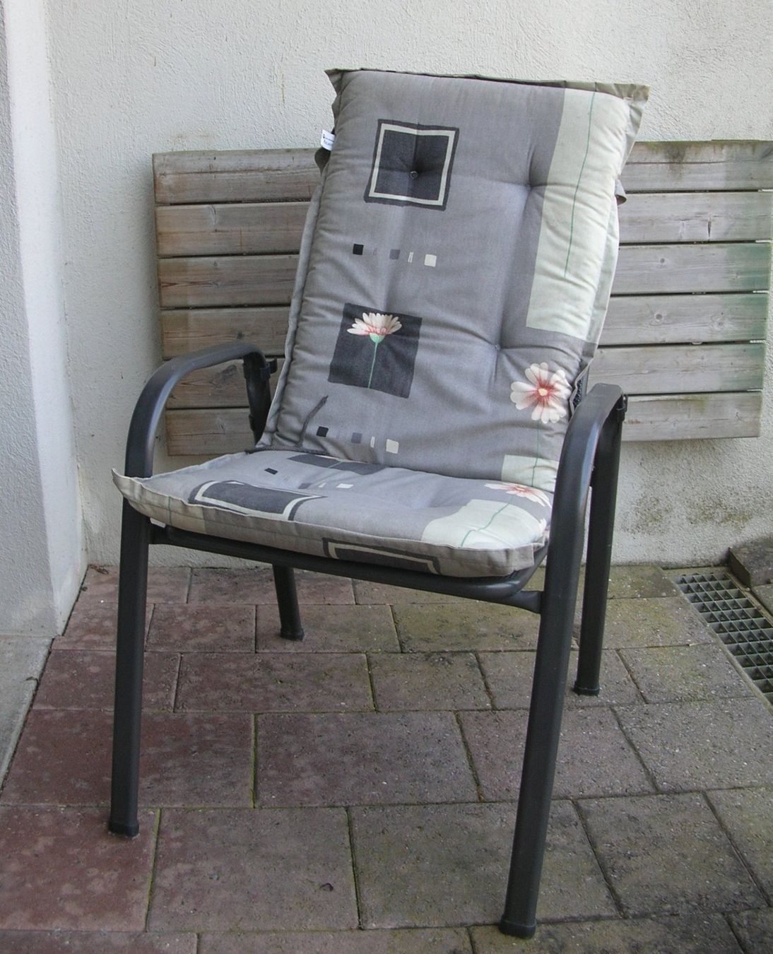 Sedie: 2 Gartenstühle mit Sitzkissen – Usato da Niederglatt ZH venduto da Bourret 1