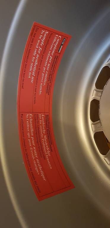 Tische: Table basse "Roue Formule 1 Pirelli " – Gebraucht aus Les Avanchets von Giuseppe.01 4