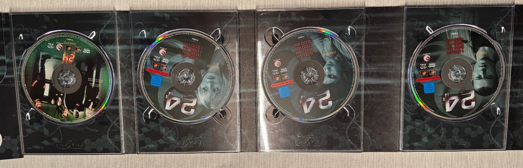 Tutti i DVDs: 24 - Season 3 - DVD - Kiefer Sutherland – Usato da Arbon venduto da drs64 4