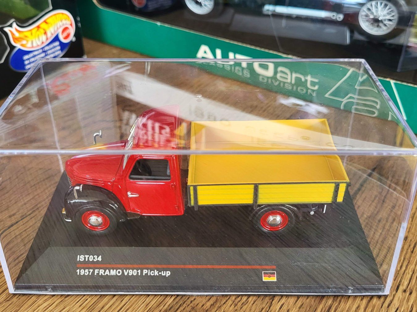 Modellini d'auto: Framo V901 Pick-Up 1:43 IST Models – Usato da Rothrist venduto da Juana5 4