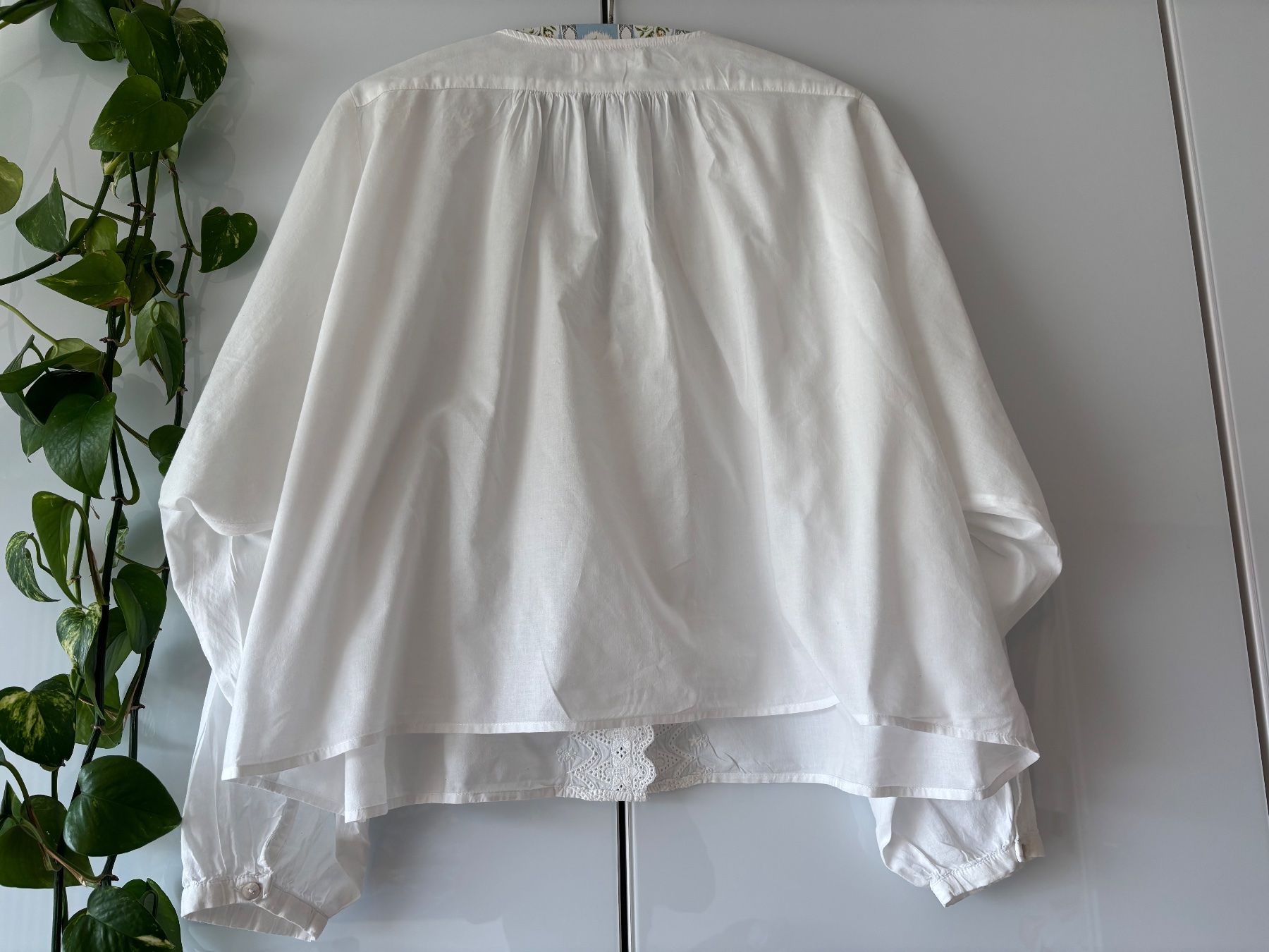 Mango Camicette: MANGO Bluse mit Lochstickerei Gr. M – Usato da Zürich venduto da missmodernage 5