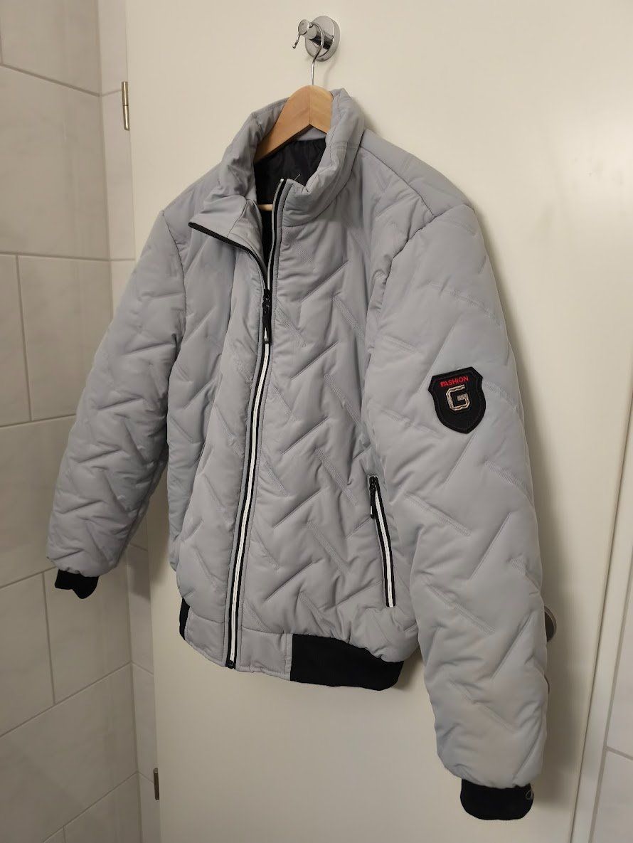 Giacche: Bomberjacke Herren XL grau NEU – Nuovo (secondo la descrizione) da Niederrohrdorf venduto da pwNRD 1