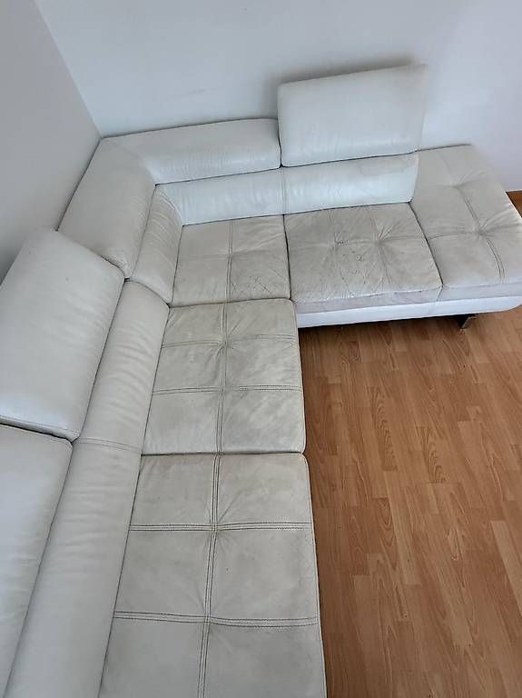 Tables: Gratis: Ecksofa, Tisch, Couchtisch – D'occasion à Willisau par ker_mzk5 3