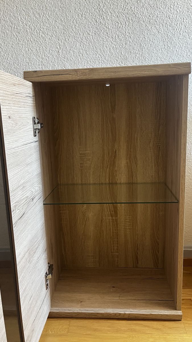 Kommoden: Holzmöbel mit Glasplatte – Gebraucht aus Bern von LaraTouvet 1