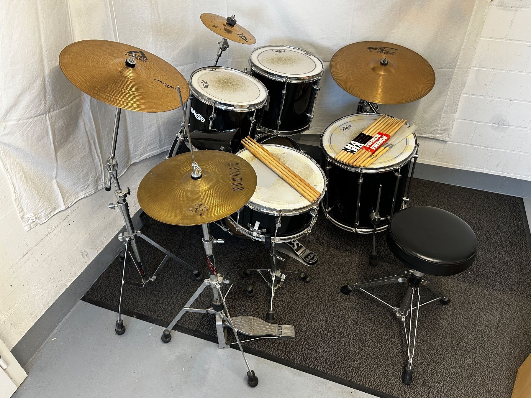 Sonor Strumenti musicali: SONOR FORCE 2000 Schlagzeug + 7 Sticks + Cowbell + Dämpfpads – Usato da Kriens venduto da yan_hrr6