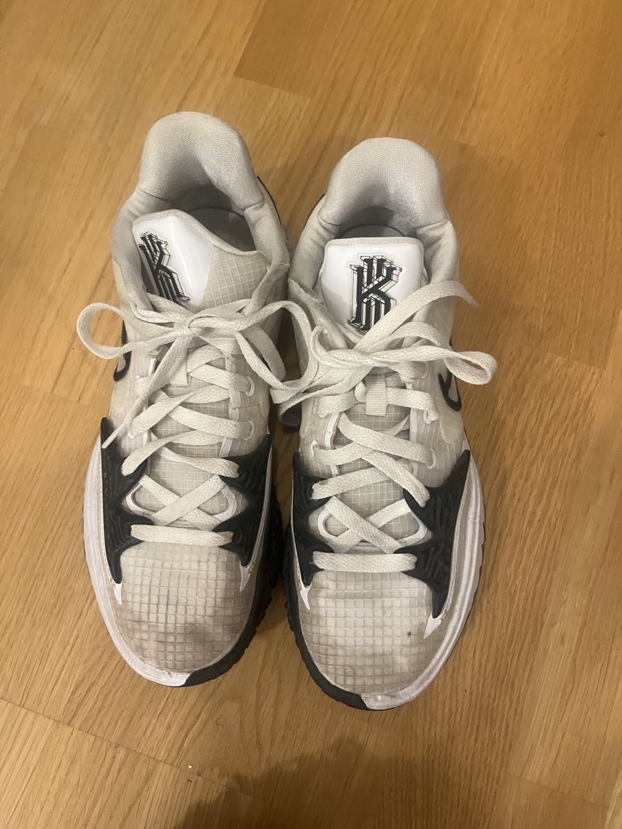 Nike Herrenschuhe: Nike Kyrie 4 Low TB – Gebraucht aus Winterthur von 3mi_2kpf 1
