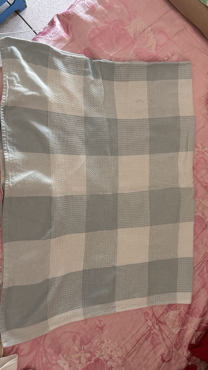 Coperte: Cozy Plaid Throw Blanket - Perfect for Chilly Evenings! – Usato da Genève venduto da Noemie.wrmsi